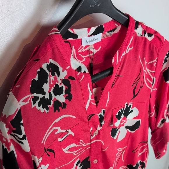 Calvin Klein Roll Tab Sleeve Top - Picture 6 of 15